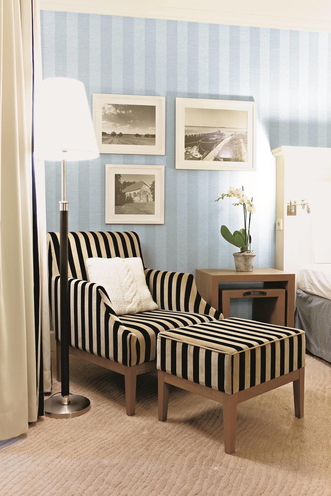 ชไตเกนแบร์เกอร์ แกรนด์โฮเต็ล แอนด์ สปา เฮริงสดอร์ฟ Hotel ภายนอก รูปภาพ A chaise longue