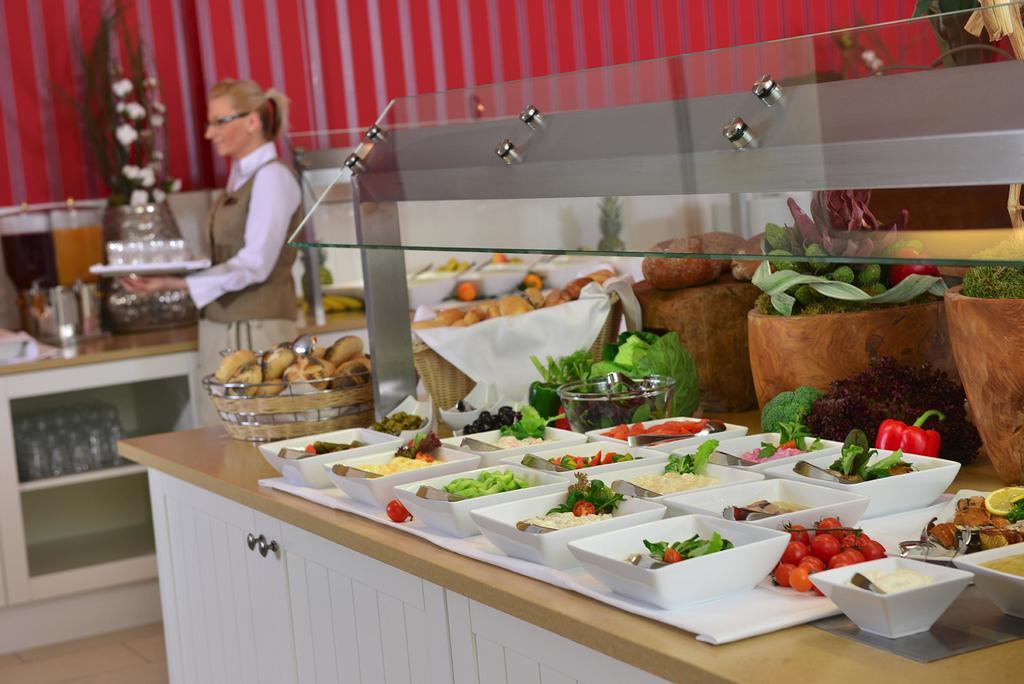 ชไตเกนแบร์เกอร์ แกรนด์โฮเต็ล แอนด์ สปา เฮริงสดอร์ฟ Hotel ภายนอก รูปภาพ A salad bar